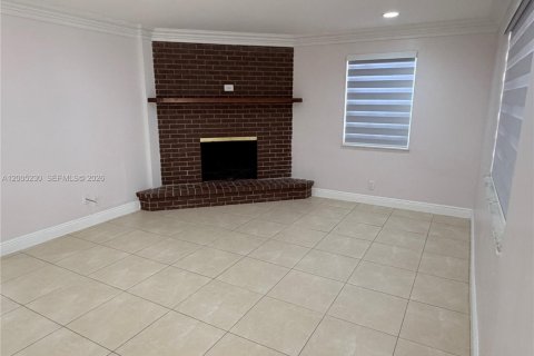 Villa ou maison à louer à Hollywood, Floride: 3 chambres, 128.58 m2 № 2168027 - photo 4