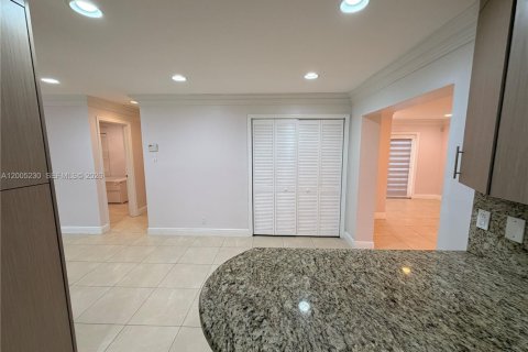 Villa ou maison à louer à Hollywood, Floride: 3 chambres, 128.58 m2 № 2168027 - photo 10