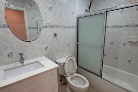 Villa ou maison à louer à Hollywood, Floride: 3 chambres, 128.58 m2 № 2168027 - photo 15