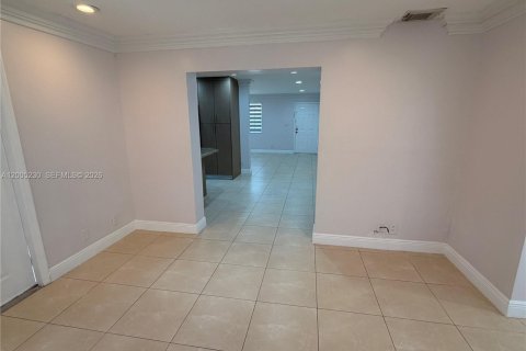 Villa ou maison à louer à Hollywood, Floride: 3 chambres, 128.58 m2 № 2168027 - photo 12