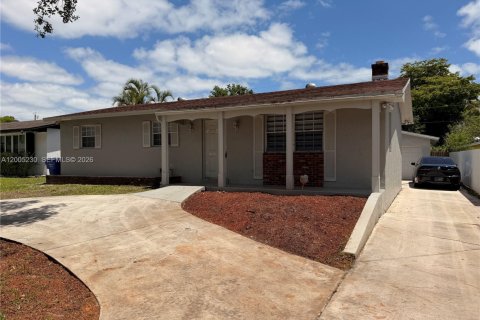Villa ou maison à louer à Hollywood, Floride: 3 chambres, 128.58 m2 № 2168027 - photo 2