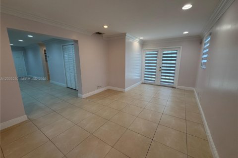 Villa ou maison à louer à Hollywood, Floride: 3 chambres, 128.58 m2 № 2168027 - photo 11