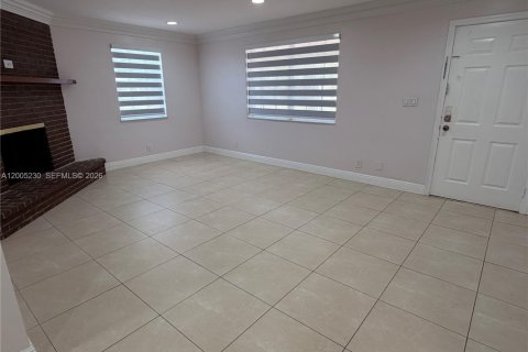 Villa ou maison à louer à Hollywood, Floride: 3 chambres, 128.58 m2 № 2168027 - photo 6