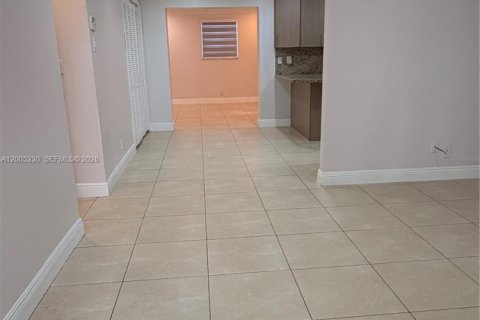 Villa ou maison à louer à Hollywood, Floride: 3 chambres, 128.58 m2 № 2168027 - photo 5