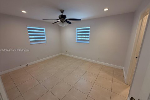 Villa ou maison à louer à Hollywood, Floride: 3 chambres, 128.58 m2 № 2168027 - photo 16