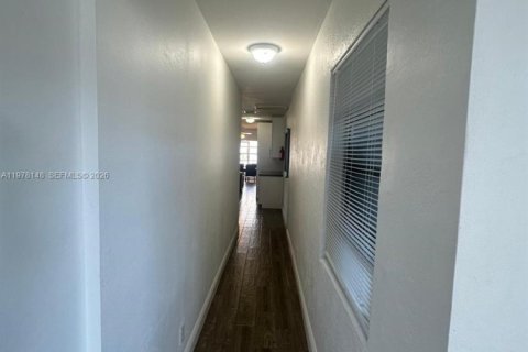 House in Hollywood, Florida 3 bedrooms, 182.27 sq.m. № 2042053 - photo 11