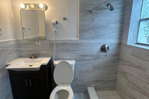 House in Hollywood, Florida 3 bedrooms, 182.27 sq.m. № 2042053 - photo 10