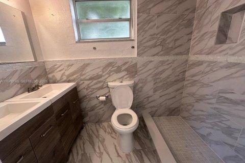 House in Hollywood, Florida 3 bedrooms, 182.27 sq.m. № 2042053 - photo 9