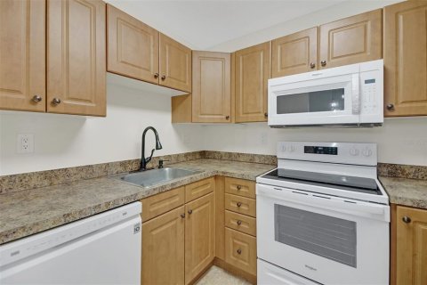 Condo in Winter Springs, Florida, 1 bedroom № 2229640 - photo 19