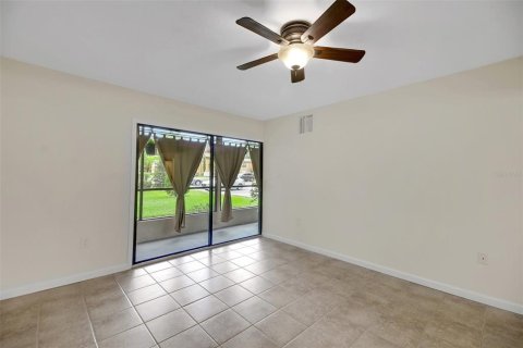 Condo in Winter Springs, Florida, 1 bedroom № 2229640 - photo 15