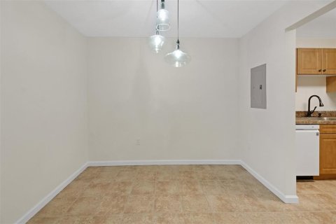 Condo in Winter Springs, Florida, 1 bedroom № 2229640 - photo 18
