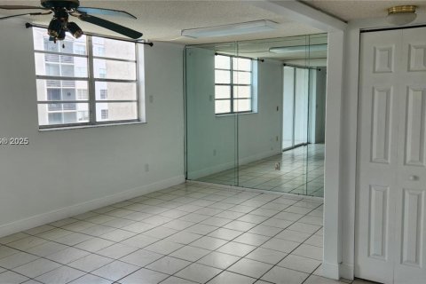 Condominio en alquiler en Miami, Florida, 2 dormitorios, 103.77 m2 № 1973727 - foto 5