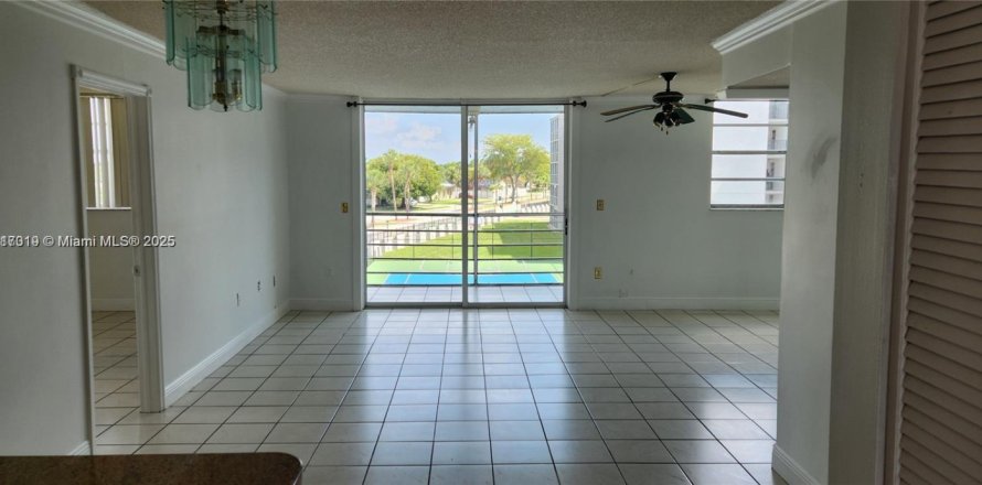 Condominio en Miami, Florida, 2 dormitorios  № 1973727