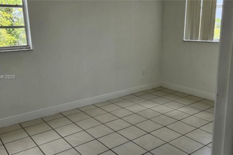 Condominio en alquiler en Miami, Florida, 2 dormitorios, 103.77 m2 № 1973727 - foto 9