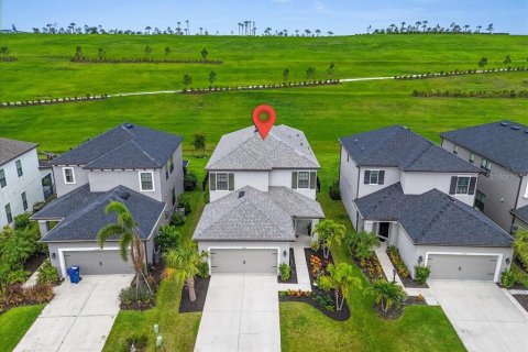 House in Bradenton, Florida 4 bedrooms, 272.3 sq.m. № 1782433 - photo 2