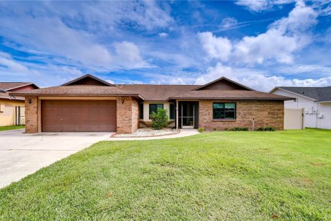 Villa ou maison à Brandon, Floride 4 chambres, 241.64 m2 № 2358313