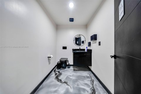 Propiedad comercial en venta en Opa-locka, Florida № 2012151 - foto 3