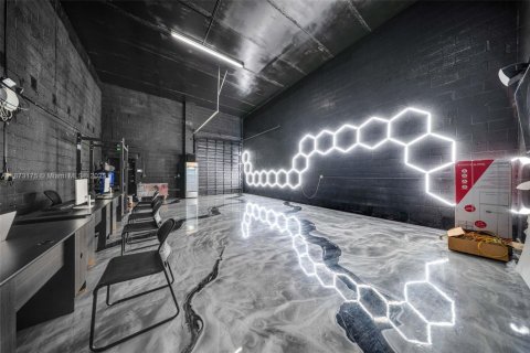 Propiedad comercial en venta en Opa-locka, Florida № 2012151 - foto 7