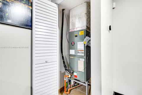 Propiedad comercial en venta en Opa-locka, Florida № 2012151 - foto 6