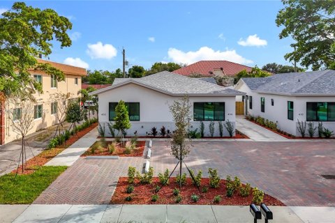 House in Oakland Park, Florida 3 bedrooms № 1954305 - photo 1