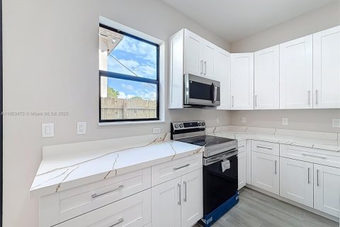 House in Oakland Park, Florida 3 bedrooms № 1954305 - photo 17