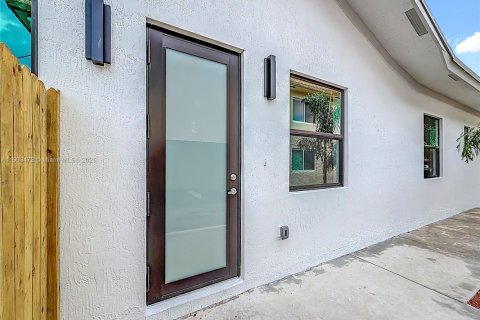 House in Oakland Park, Florida 3 bedrooms № 1954305 - photo 6