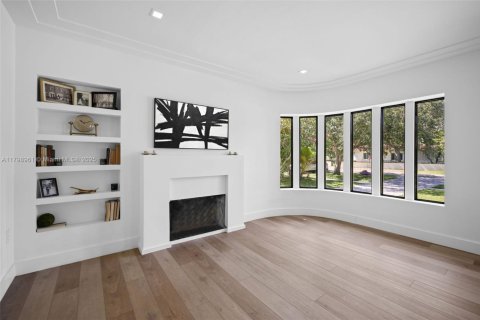 House in Miami Shores, Florida 3 bedrooms, 210.89 sq.m. № 1762412 - photo 7