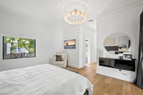 House in Miami Shores, Florida 3 bedrooms, 210.89 sq.m. № 1762412 - photo 24