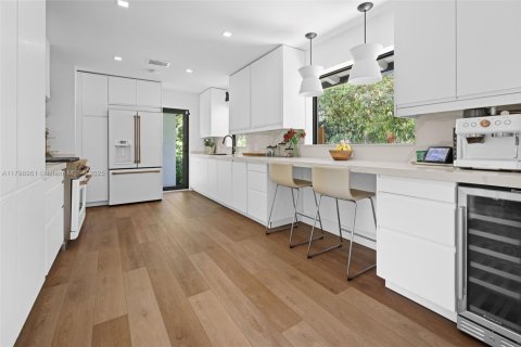 House in Miami Shores, Florida 3 bedrooms, 210.89 sq.m. № 1762412 - photo 11