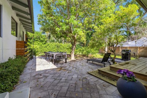 House in Miami Shores, Florida 3 bedrooms, 210.89 sq.m. № 1762412 - photo 30