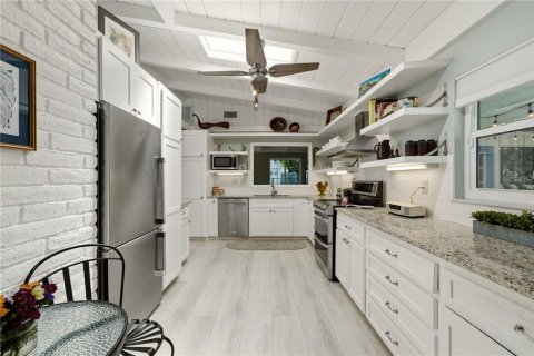 Villa ou maison à vendre à Sarasota, Floride: 3 chambres, 127.09 m2 № 2313378 - photo 15