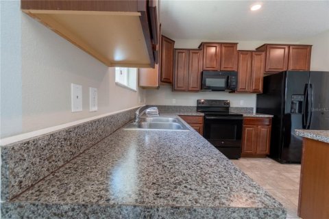 House in Dover, Florida 4 bedrooms, 246.19 sq.m. № 2201323 - photo 23