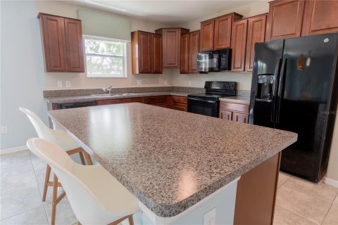 House in Dover, Florida 4 bedrooms, 246.19 sq.m. № 2201323 - photo 24