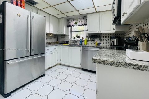 Купить кондоминиум в Уэстон, Флорида 2 спальни, 114.73м2, № 1928507 - фото 5