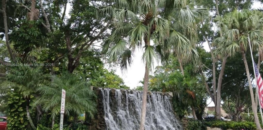 Кондоминиум с 2 спальнями в Уэстон, Флорида № 1928507