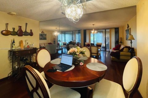 Купить кондоминиум в Уэстон, Флорида 2 спальни, 114.73м2, № 1928507 - фото 8