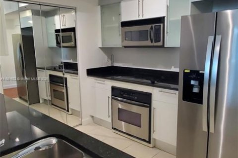Condo in Miami, Florida, 2 bedrooms  № 1686307 - photo 3