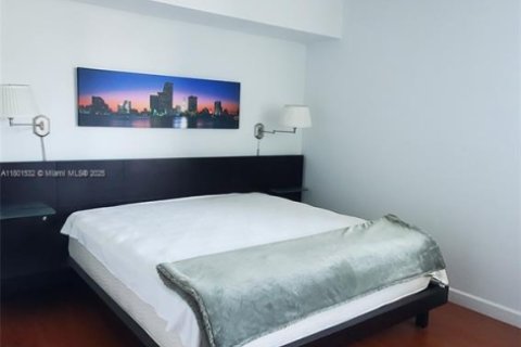 Condo in Miami, Florida, 2 bedrooms  № 1686307 - photo 8