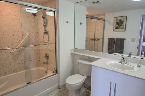 Condo in Miami, Florida, 2 bedrooms  № 1686307 - photo 21
