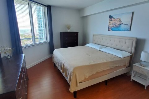 Condo in Miami, Florida, 2 bedrooms  № 1686307 - photo 13