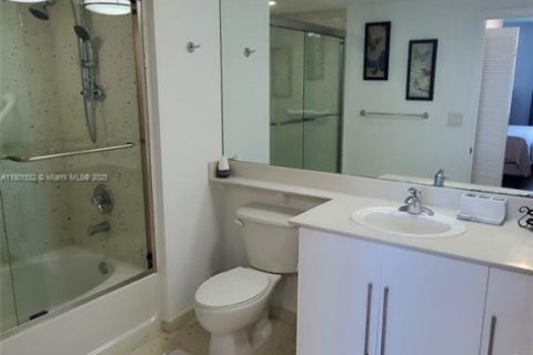 Condo in Miami, Florida, 2 bedrooms  № 1686307 - photo 17
