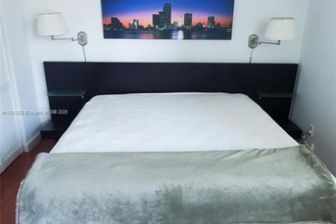 Condo in Miami, Florida, 2 bedrooms  № 1686307 - photo 9