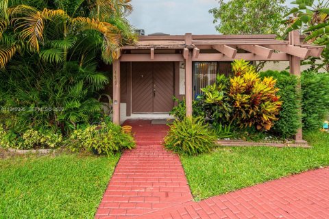 Дом в Халландейл-Бич, Флорида 2 спальни, 156.08м2 № 2005164