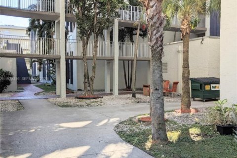 Снять в аренду кондоминиум в Хайалиа Гарденс, Флорида 2 спальни, 89.19м2, № 1991282 - фото 1