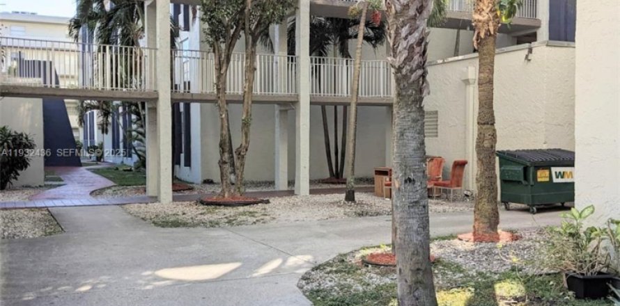 Кондоминиум с 2 спальнями в Хайалиа Гарденс, Флорида № 1991282