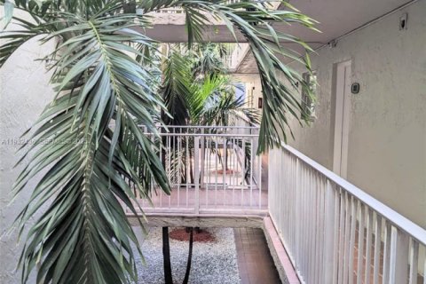 Снять в аренду кондоминиум в Хайалиа Гарденс, Флорида 2 спальни, 89.19м2, № 1991282 - фото 2