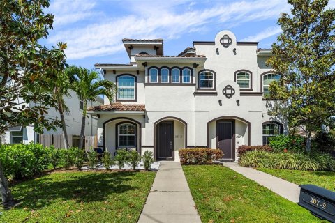 Adosado en Tampa, Florida 3 dormitorios, 200.67 m2 № 2105170