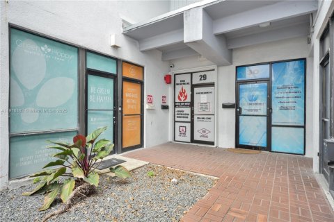 Commercial property in Miami, Florida № 1973083 - photo 9