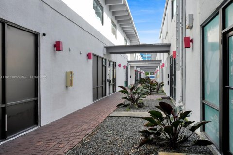Commercial property in Miami, Florida № 1973083 - photo 20
