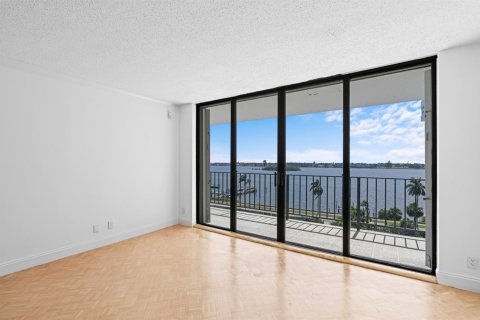 Condominio en alquiler en West Palm Beach, Florida, 3 dormitorios, 120.22 m2 № 2078438 - foto 2